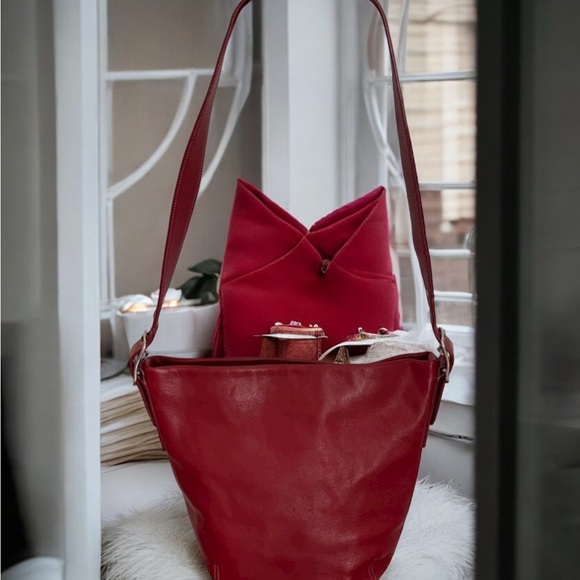 Coach Red Elegant Leather Shoulder Bag - Picture 1 of 3